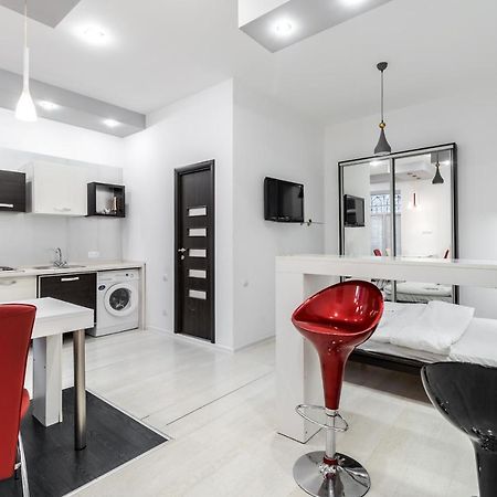 לבוב Black And Red Squares Apartment מראה חיצוני תמונה