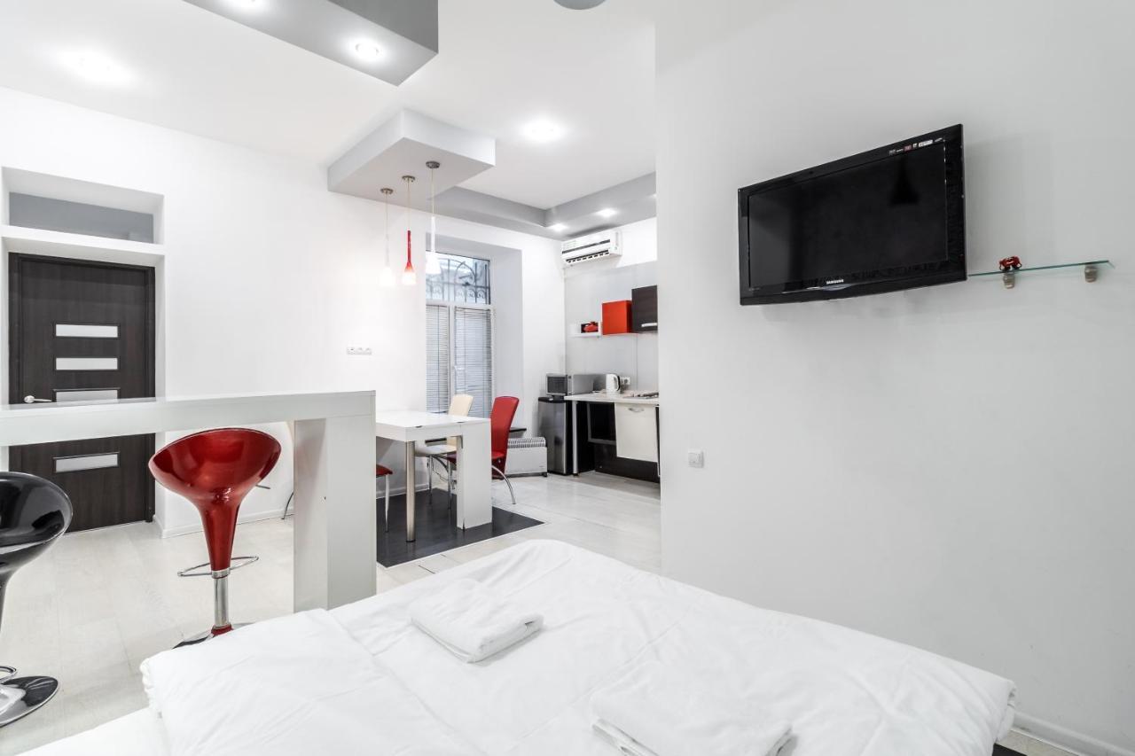 לבוב Black And Red Squares Apartment מראה חיצוני תמונה